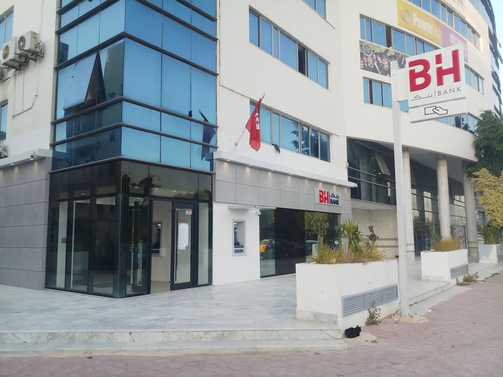BH Bank Publicom enseigne lumineuse tunisie, signalétique commerciale, habillage façade magasin