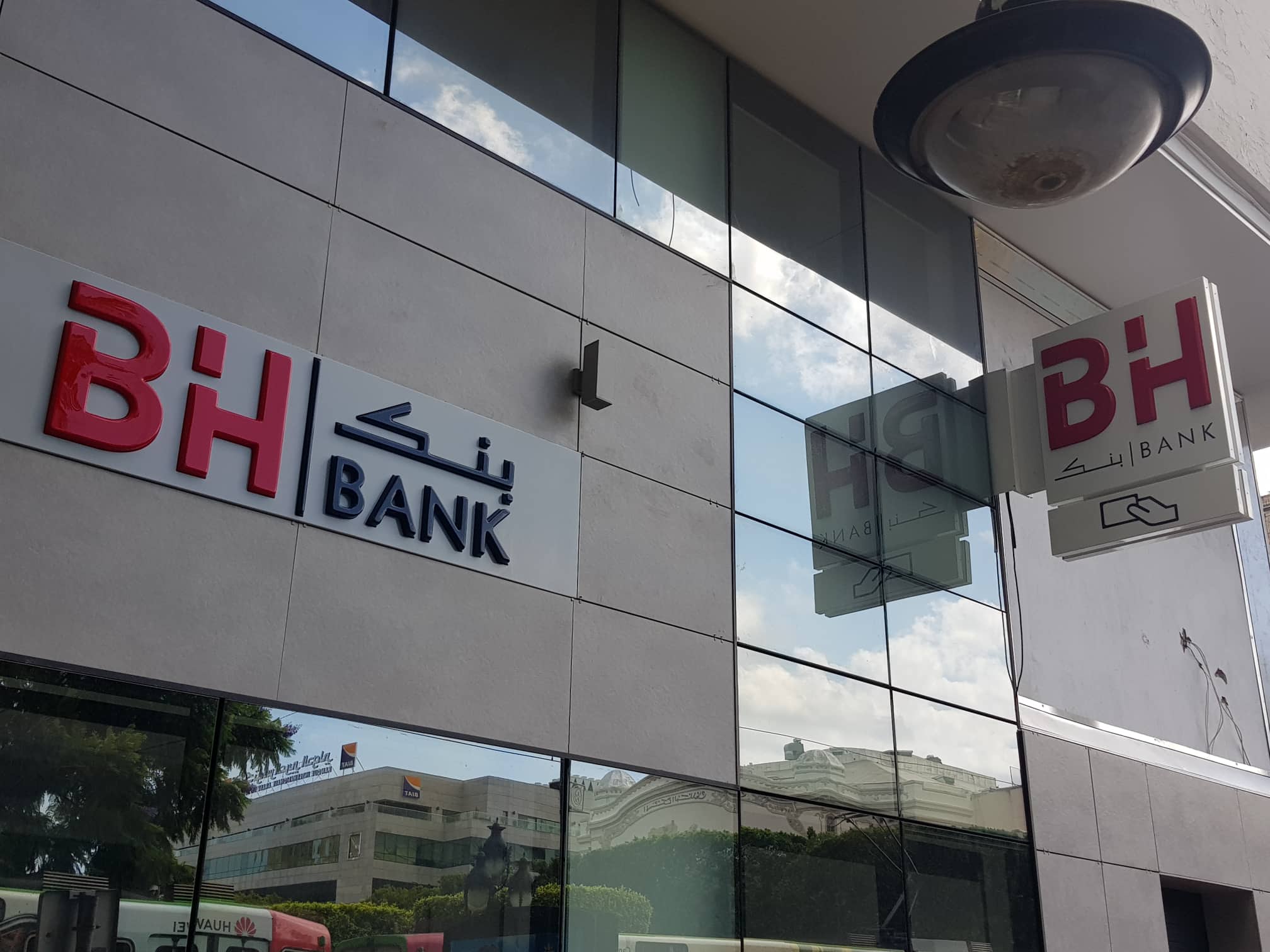 BH Bank Publicom enseigne lumineuse tunisie, signalétique commerciale, habillage façade magasin