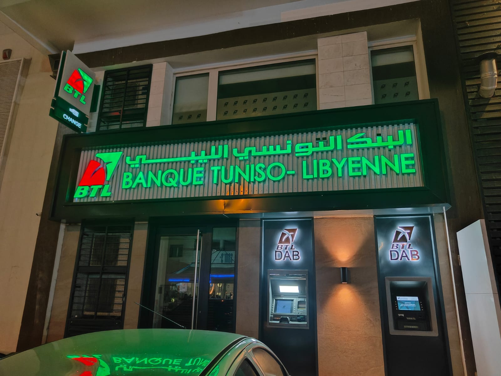 Banque Tuniso-Libyenne Enseigne Publicom enseigne lumineuse tunisie, signalétique commerciale, habillage façade magasin