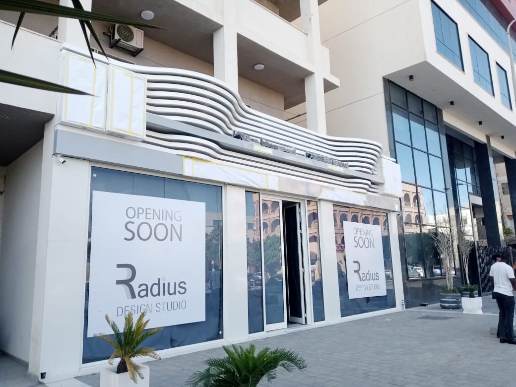 Publicom enseigne lumineuse tunisie, signalétique commerciale, habillage façade magasin