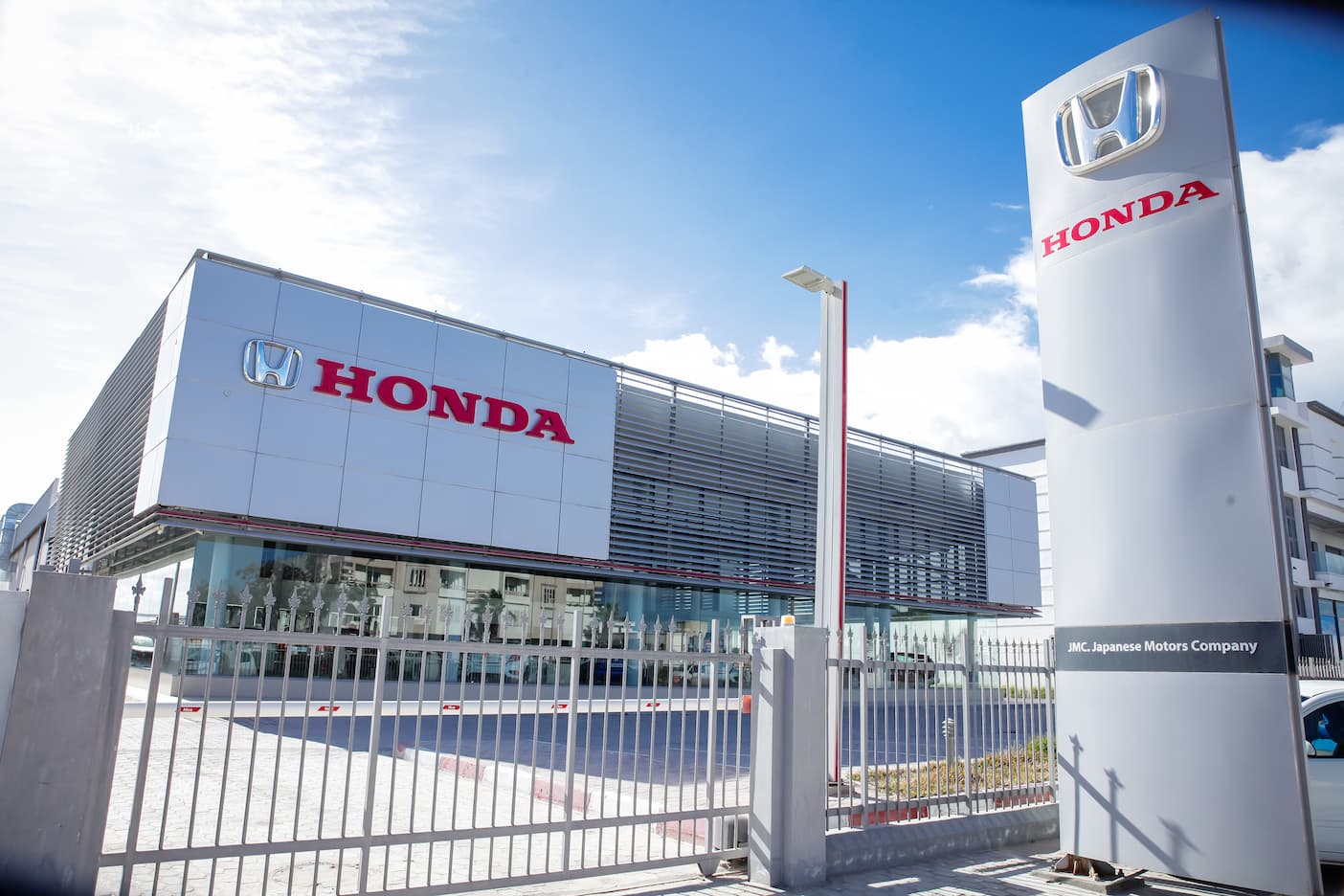 Honda Publicom enseigne lumineuse tunisie, signalétique commerciale, habillage façade magasin