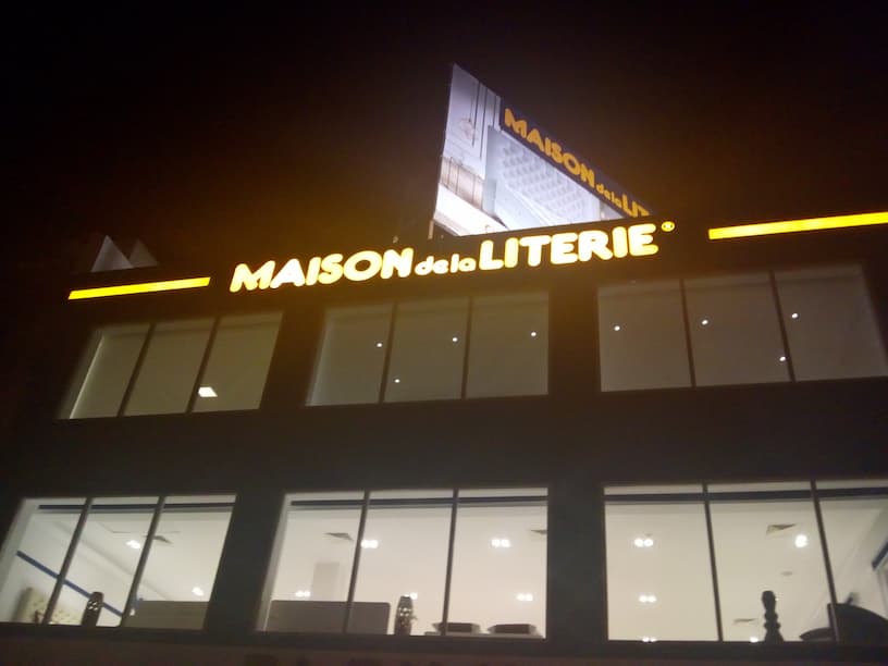 Maison de la Literie Publicom enseigne lumineuse tunisie, signalétique commerciale, habillage façade magasin