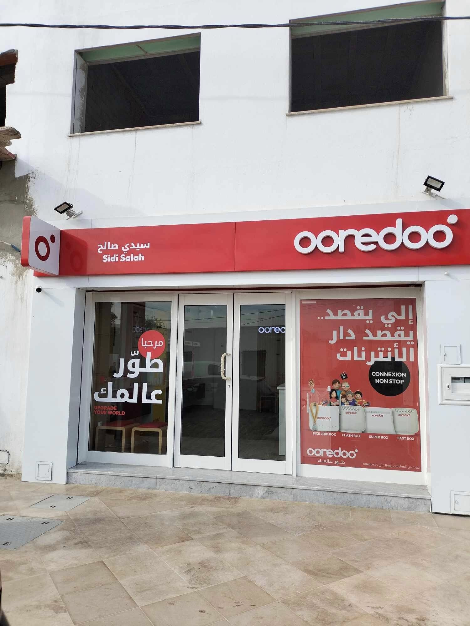 Ooredoo Publicom enseigne lumineuse tunisie, signalétique commerciale, habillage façade magasin