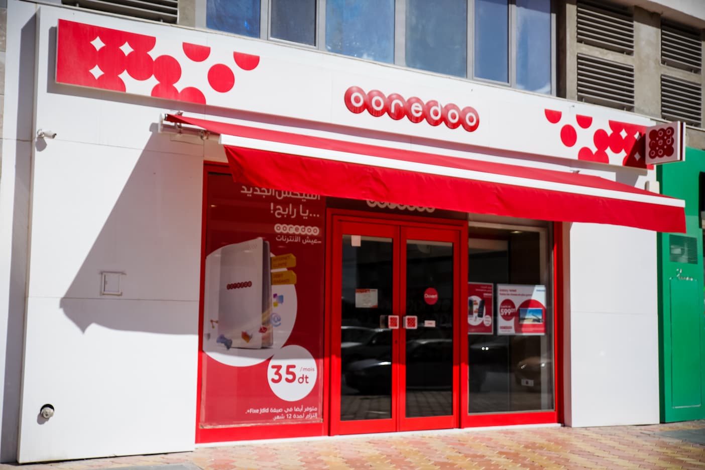 Ooredoo Publicom enseigne lumineuse tunisie, signalétique commerciale, habillage façade magasin
