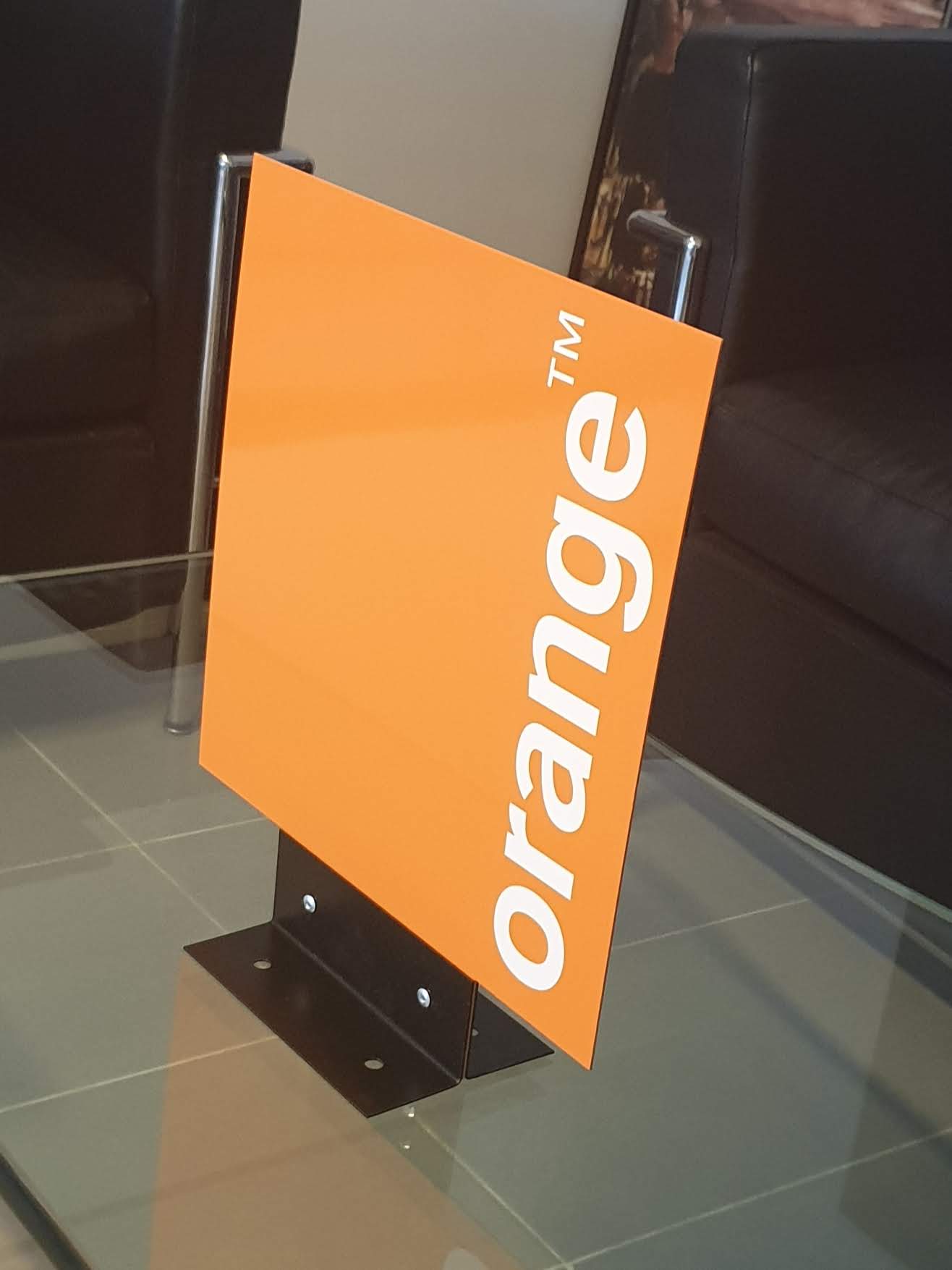 Ooredoo Publicom enseigne lumineuse tunisie, signalétique commerciale, habillage façade magasin